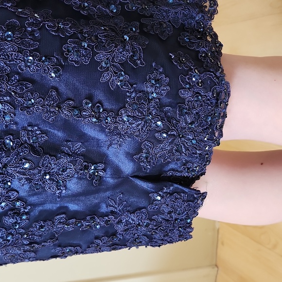 Size 8 bright navy lace formal cocktail by MGNY Mori Lee - Picture 10 of 12